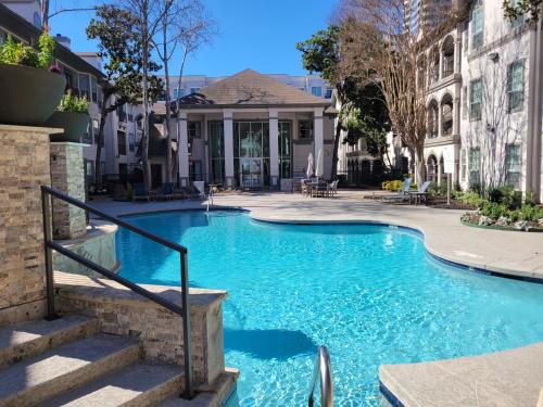 Houston Apartment | Best of Both Worlds Houston River Oaks Galleria