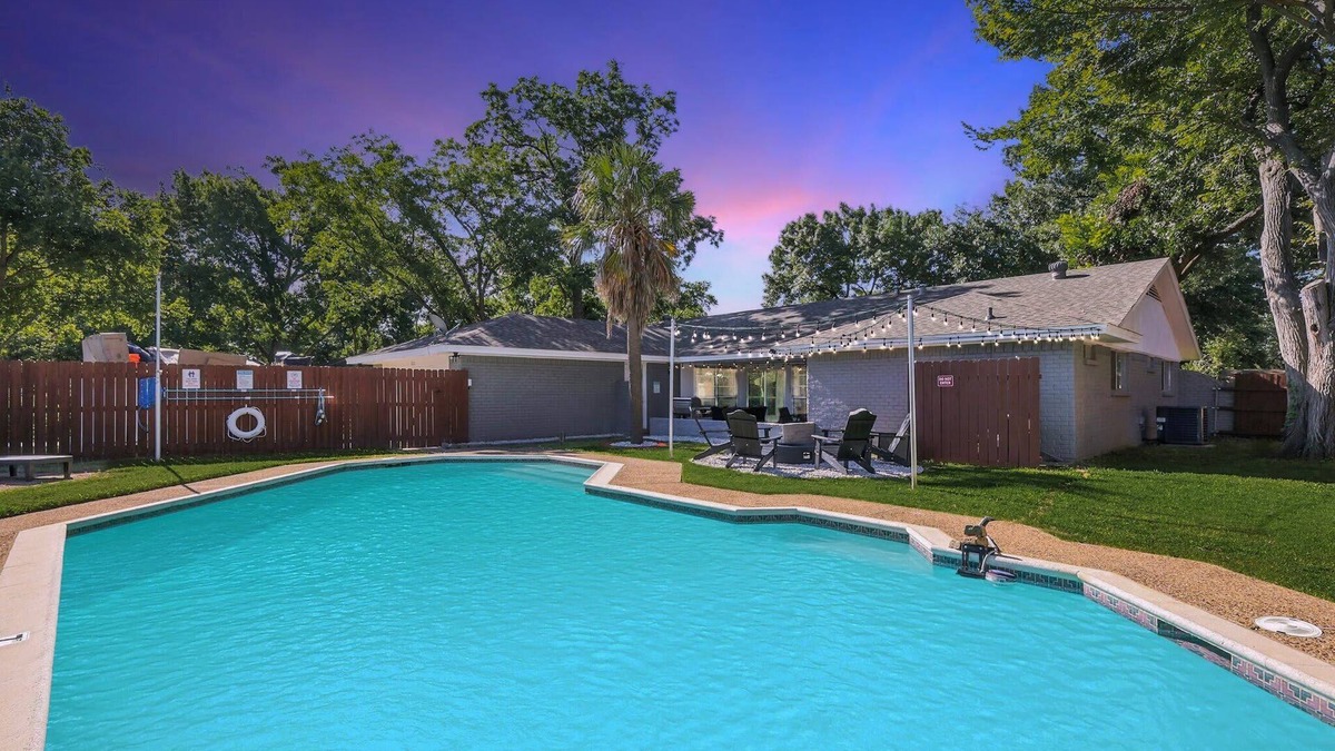 DeSoto House | Best of Desoto, 5BR, 2BA with Pool, Hot Tub, Patio