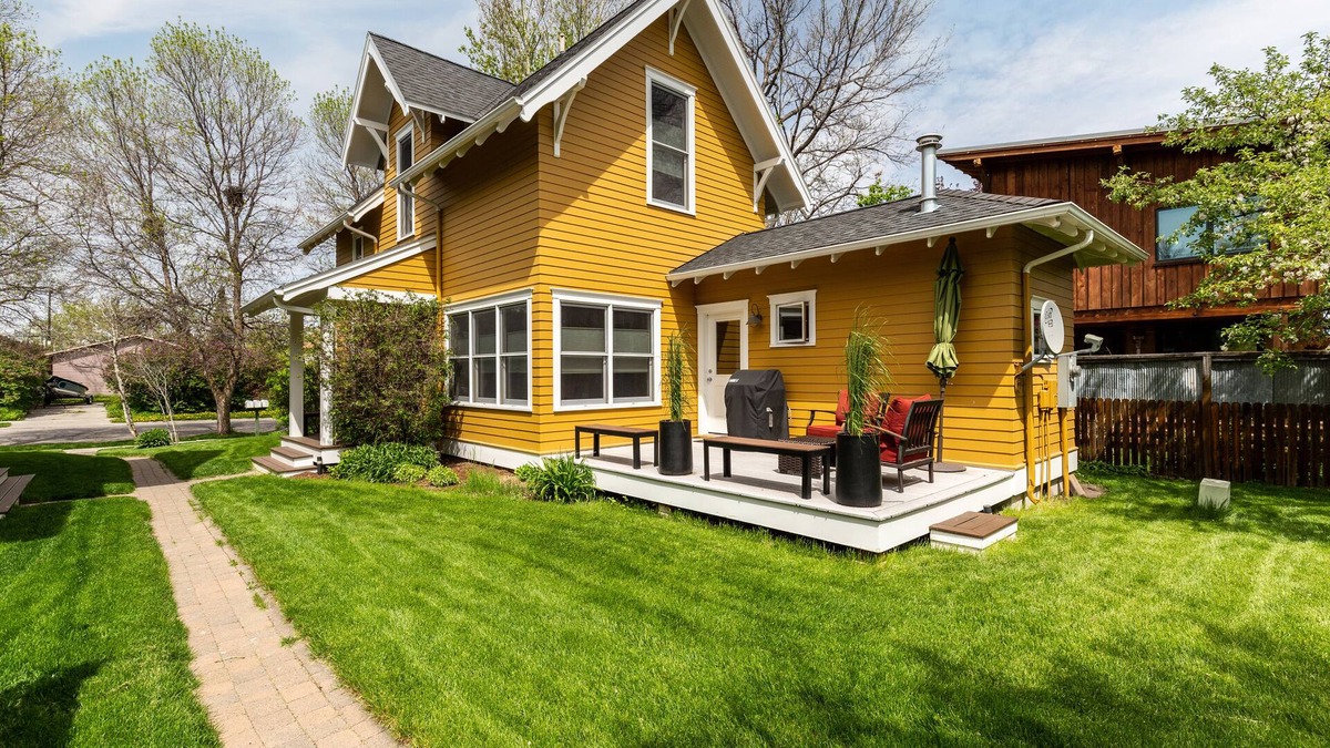 Bozeman House | Best of Downtown Bozeman! 2 VRBO's on This Property (See Listing #1214345)