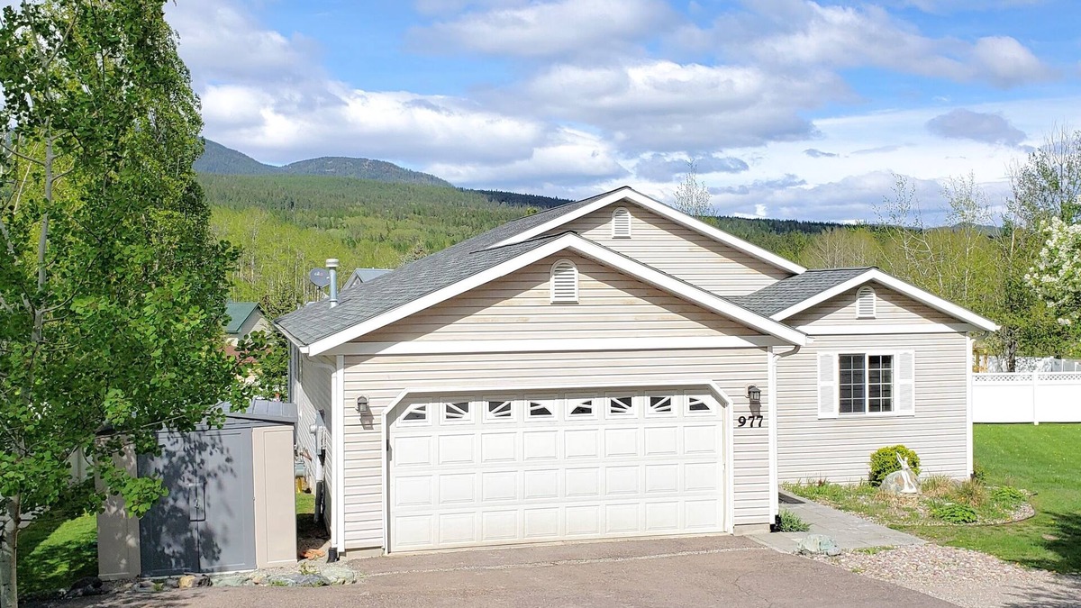 Whitefish House | Best of Whitefish 2018-25 - 5 star reviews! 3 Bedrooms 5 mins 2 WF! 30 to GNP!