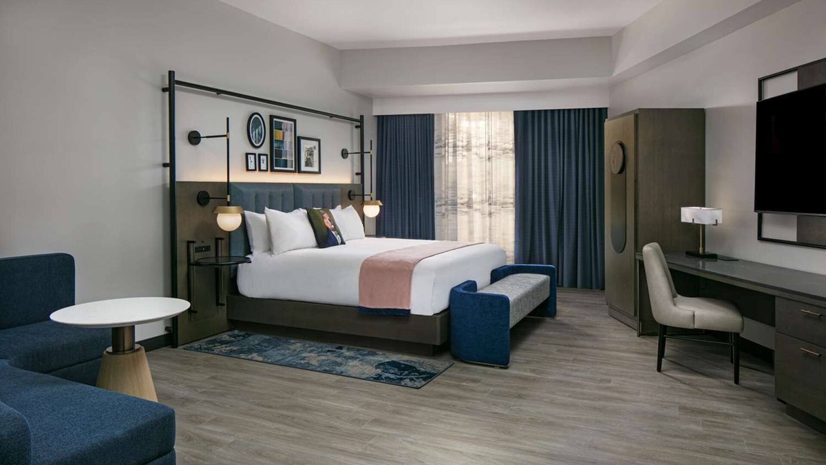 North Capitol Street Hotel | Best Place to Stay in Downtown DC! Spacious and Modern 2 Units, Pet-friendly!
