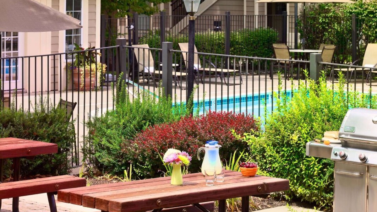 Dublin Resort | Best Place to Stay in Dublin! Free Parking, Pets Allowed