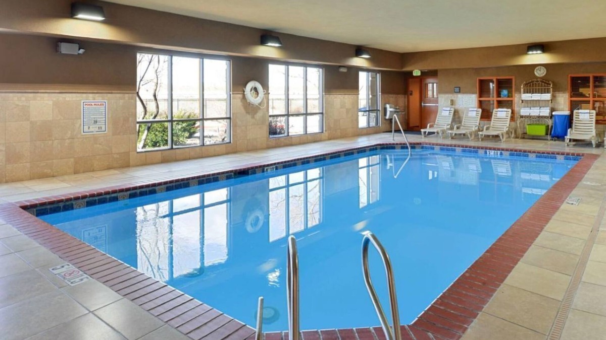 Westside Hotel | Best Place to Stay in Albuquerque! Free Breakfast, Pets Allowed!