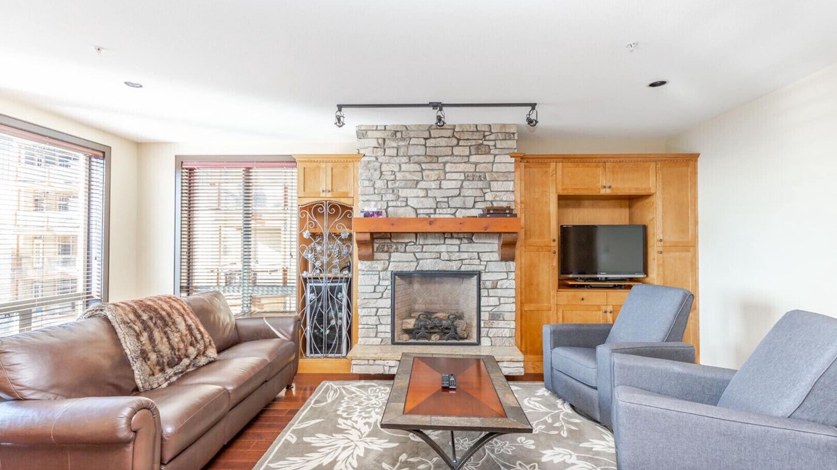 Big White Ski Resort Condo | Best Ski-in/Ski-out Location at Big White! Private 4 BR Condo