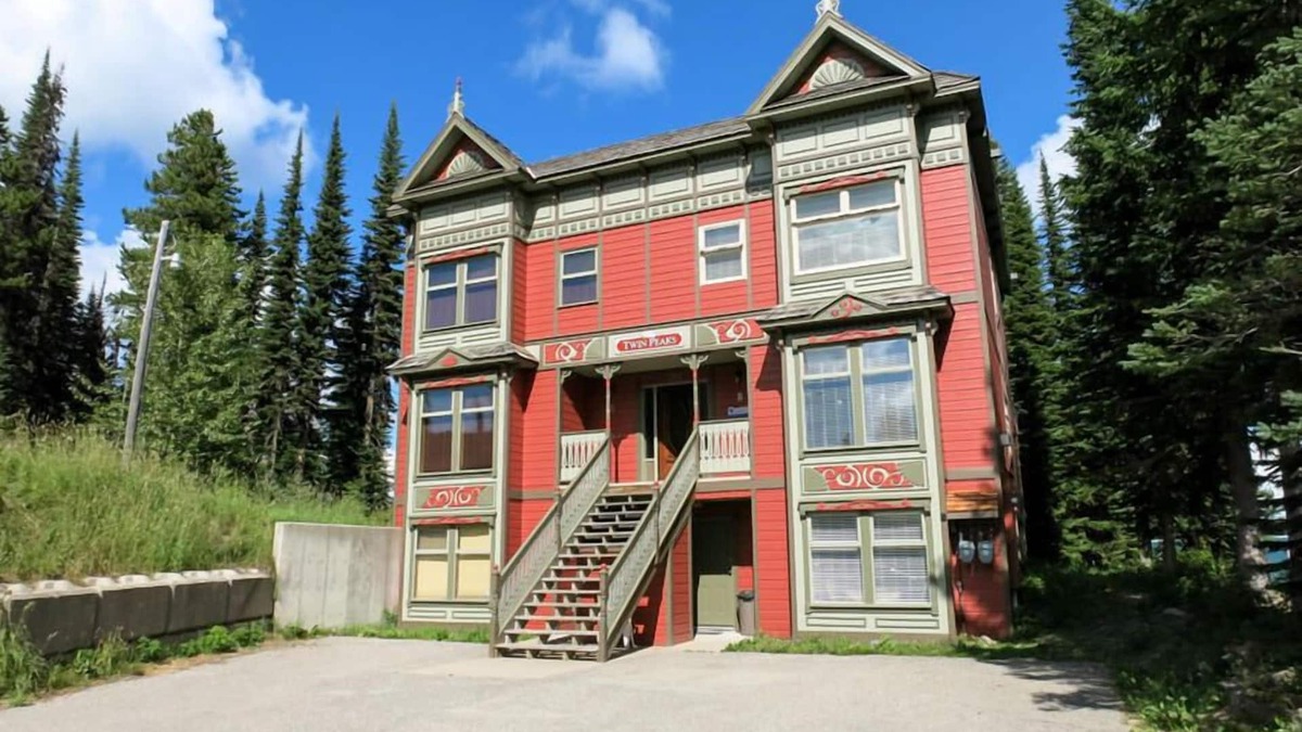 Silver Star Mountain Ski Chalet | Best Ski-In/Ski-Out On The Mountain! Newly Renovated Extremely Comfortable Suite