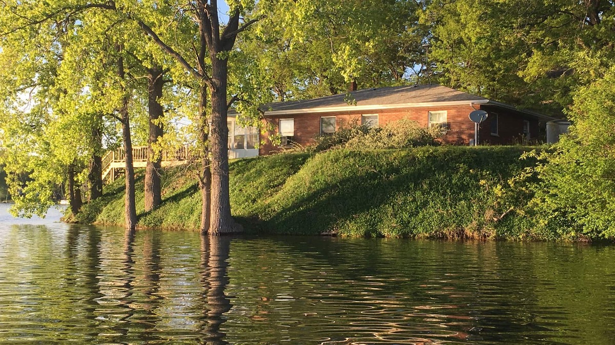 Delton House | Best Spot on the Lake With Panoramic lake Views. Pontoon boat rental available