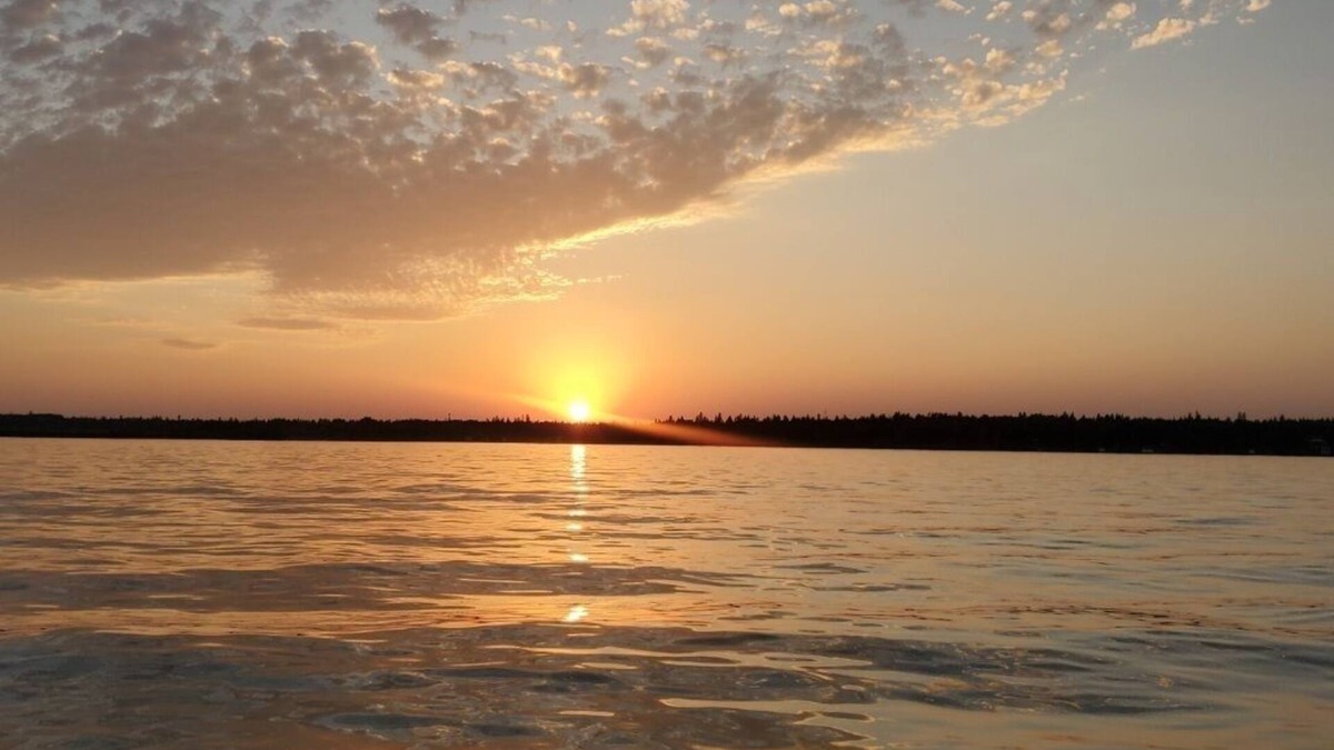 Falcon Beach Cabin | Best sunsets in Manitoba! Lakefront South shore Falcon Lake