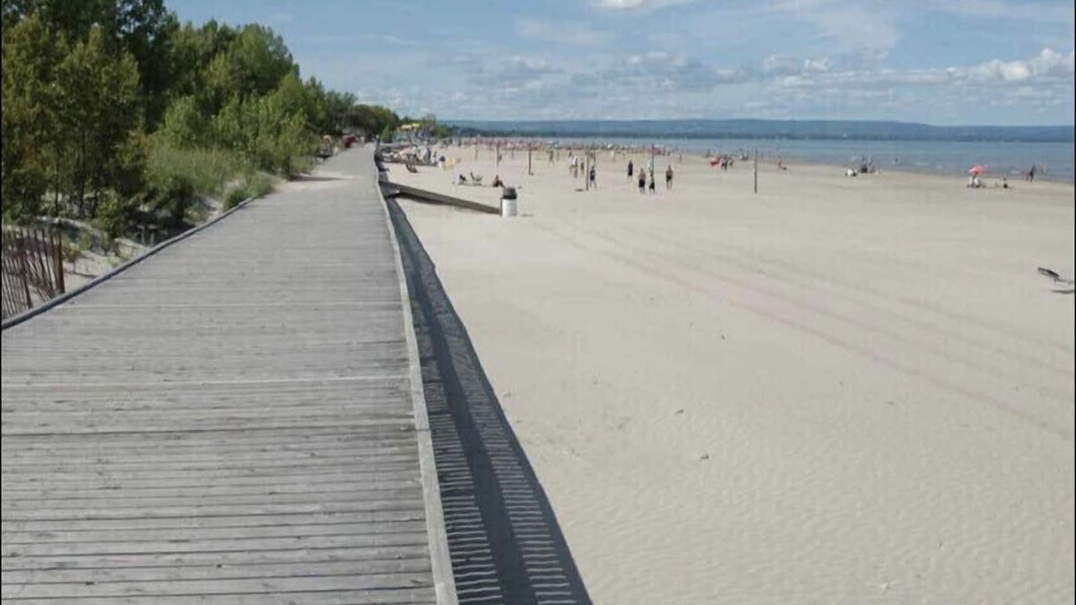 Wasaga Beach House | Best Vacation Home with King size bed
