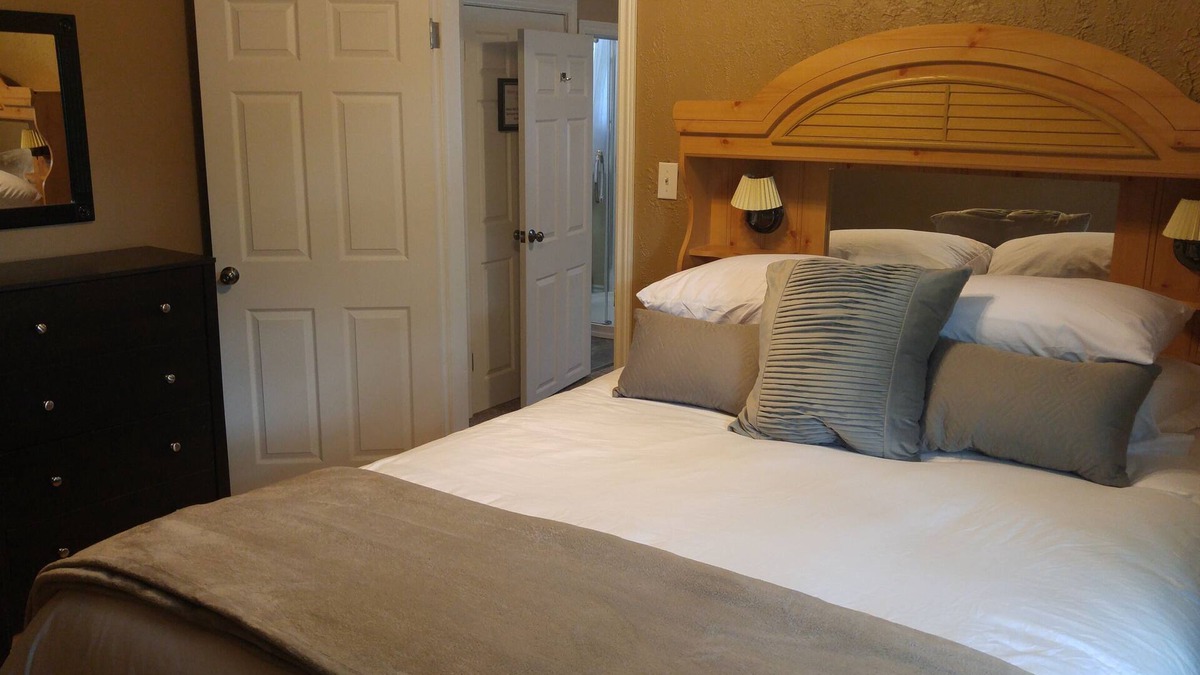 New Glasgow House | Best Value in NG! 5 Star Reviews. 1 Bedrm Suite. You'll love it!