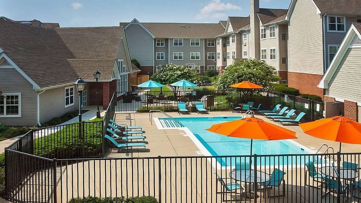 Linthicum Heights Hotel | Best Value, Quality Stay! Free Breakfast, w/Pool, Near M&T Bank Stadium!