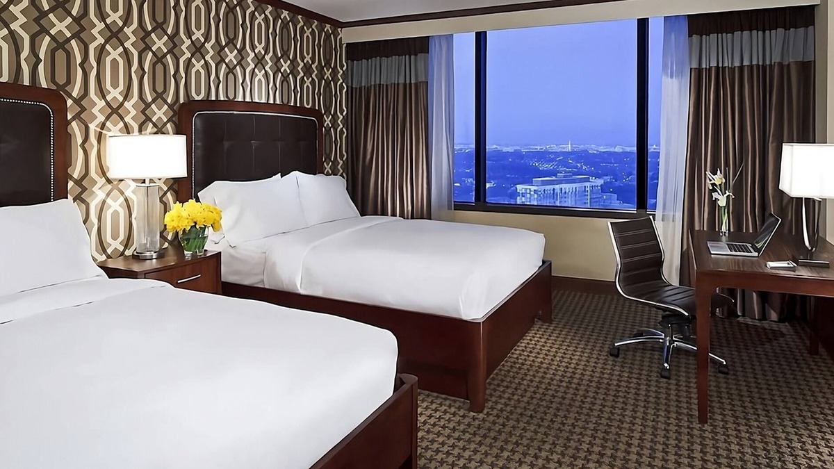 Alexandria West Hotel | Best Value, Quality Stay! 2 Spacious Units, Pool, Parking, Pets Allowed!