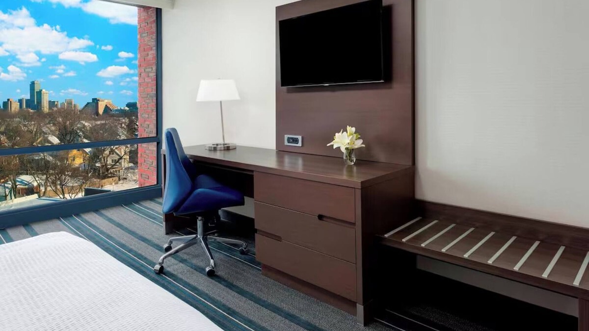 Cambridgeport Hotel | Best Value, Quality Stay! City View, Walk to Cafes, Shops & Universities