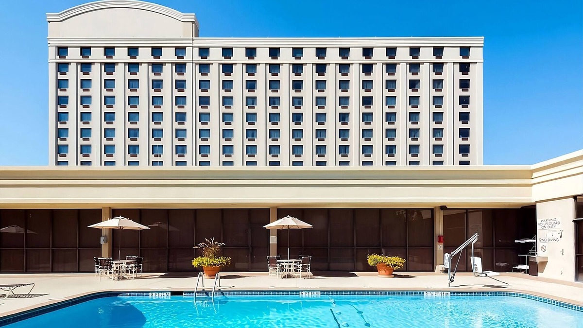 Eagan Park Hotel | Best Value, Quality Stay! Relax by the Pool, Work Out in the Gym, and Dine Well