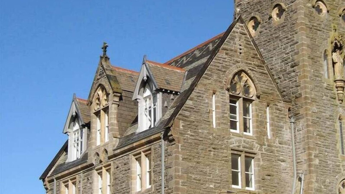 Fort Augustus Apartment | Best views of Loch Ness - Historic Abbey - Short-break and Last Minute Discounts