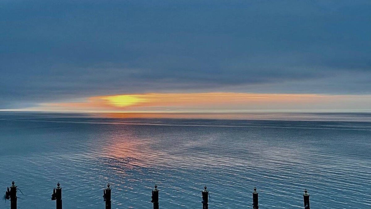 Cutchogue House | Best Waterfront VIEW ON THE NORTH FORK MATURE GARDENS QUIET STREET PRIVATE BEACH