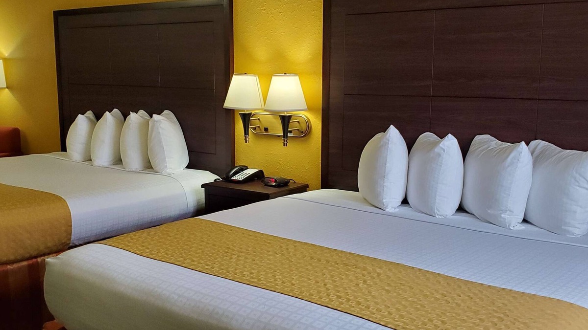 Madisonville Hotel | Best Western Executive Inn & Suites