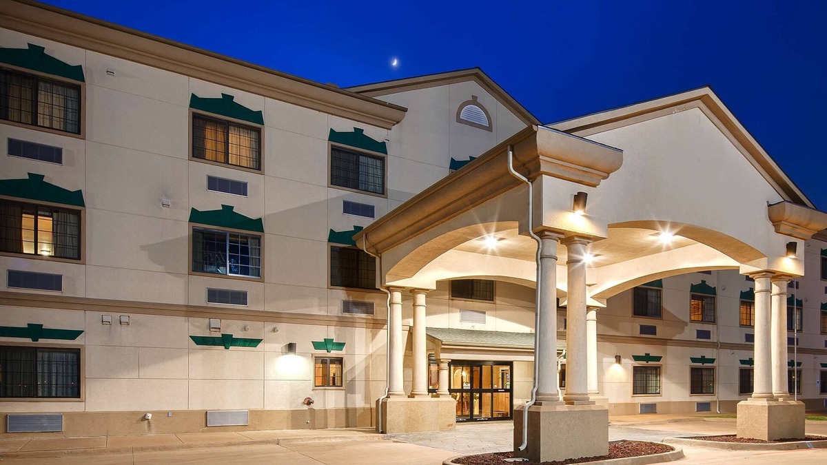 Clay Hotel | Best Western Henrietta Inn & Suites