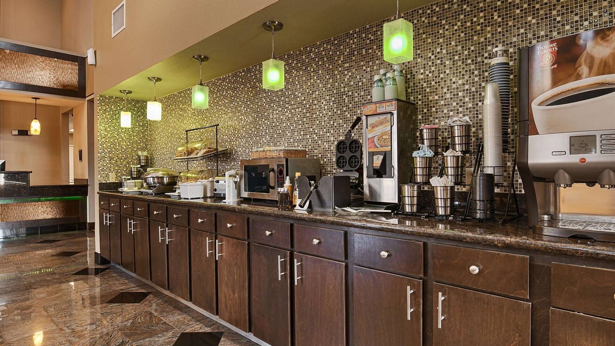 Lake Charles Hotel | Best Western Inn & Suites - Lake Charles