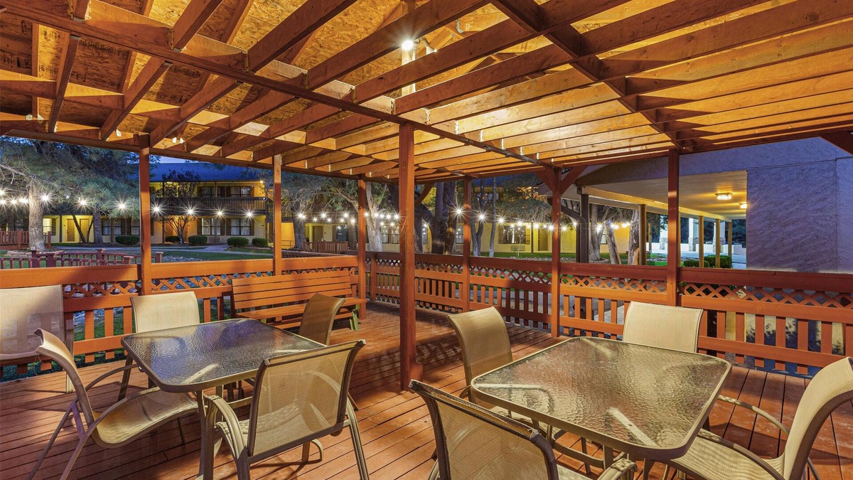 Ruidoso Downs Hotel | Best Western Pine Springs Inn