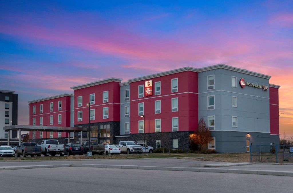 North Industrial Hotel | Best Western Plus Airport Inn & Suites