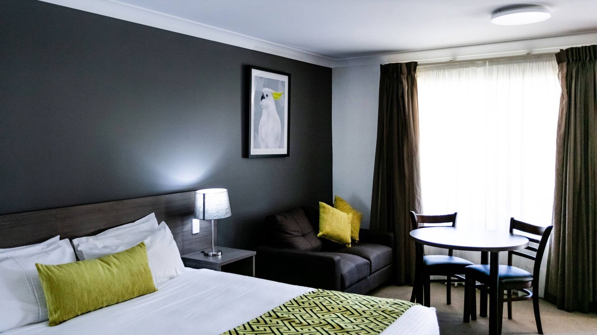 Orange East Hotel | Best Western Plus Ambassador Orange