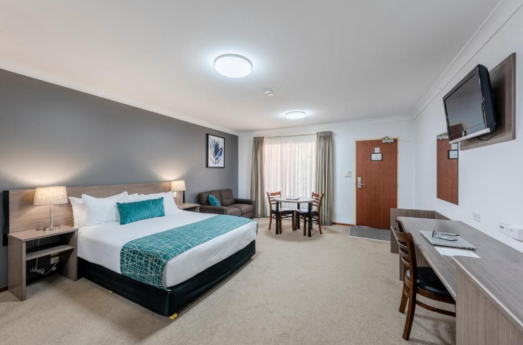 Orange East Hotel | Best Western Plus Ambassador Orange