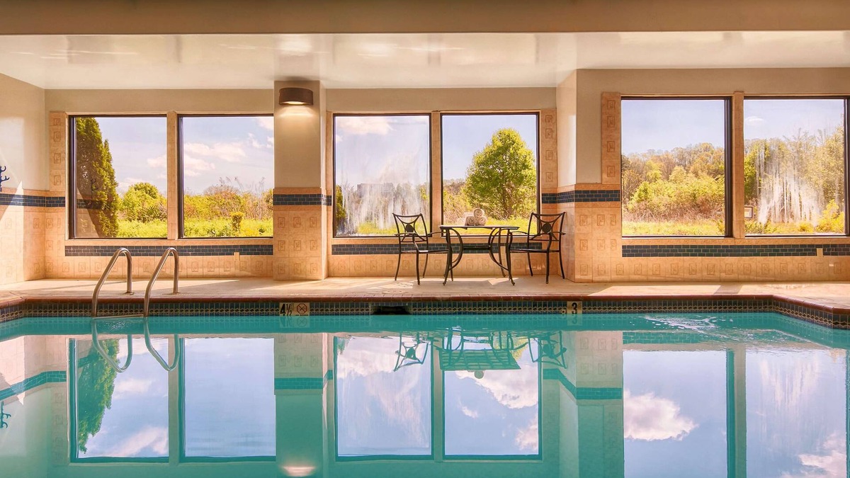 Cook Springs Hotel | Best Western Plus Bass Hotel & Suites