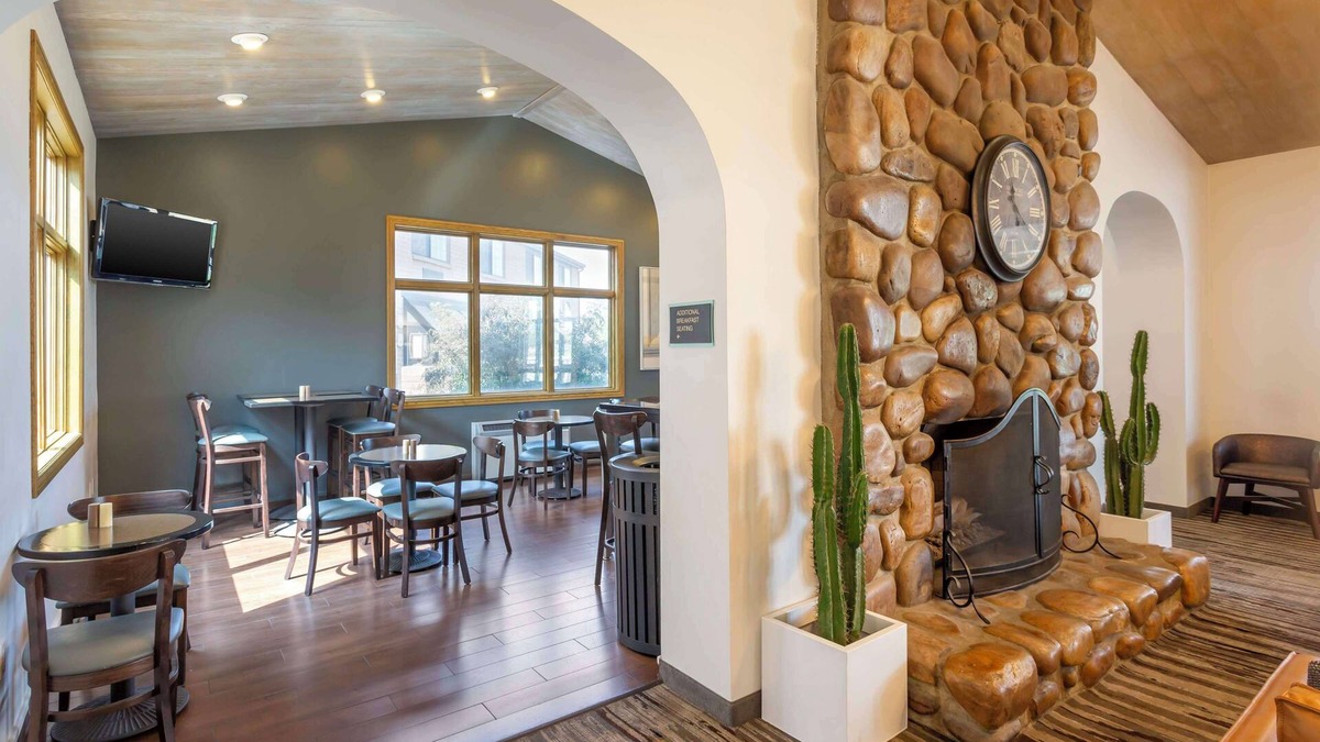 North Salt Lake Hotel | Best Western Plus Cottontree Inn
