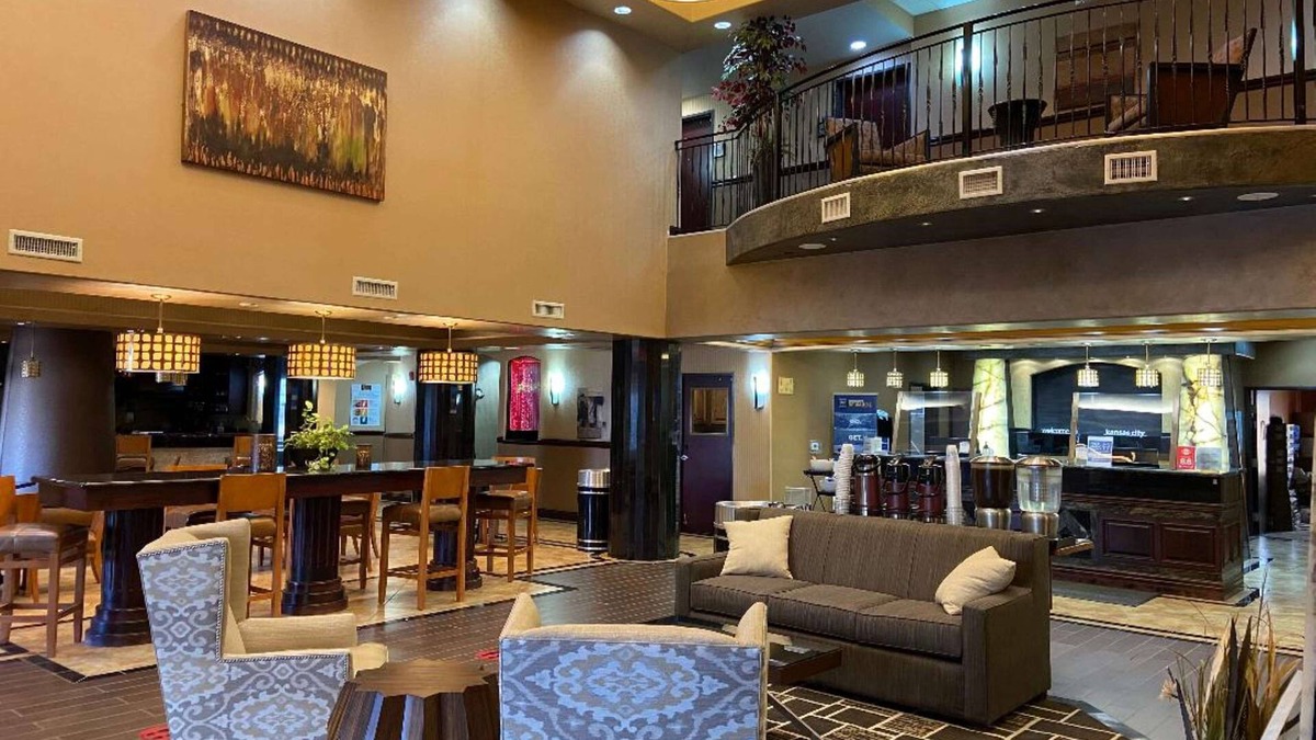 I-435 West KC-KS Hotel | Best Western Plus KC Speedway Inn & Suites