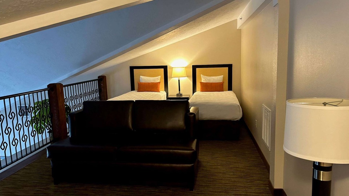 Ballard Hotel | Best Western Plus Landmark Hotel