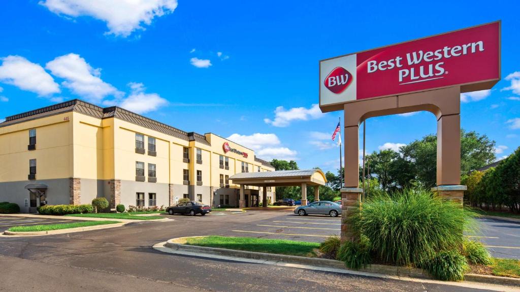 Mishawaka Hotel | Best Western Plus Mishawaka Inn