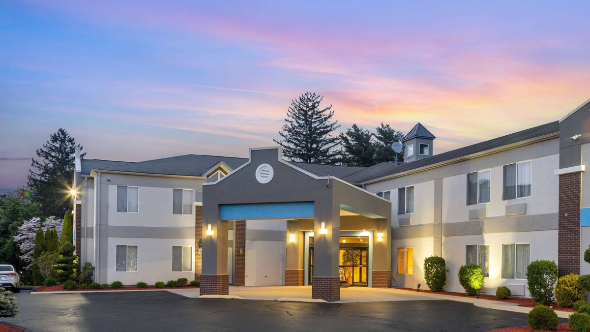 Berlin Hotel | Best Western Plus New England Inn & Suites