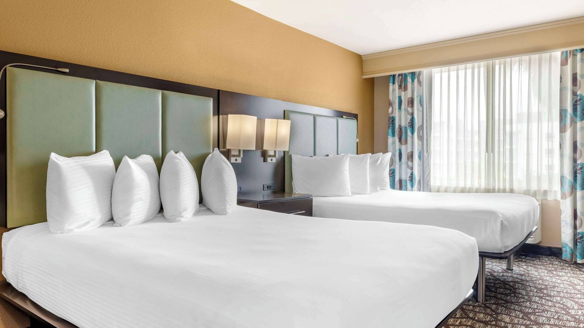Townsite Hotel | Best Western Plus Oceanside Palms
