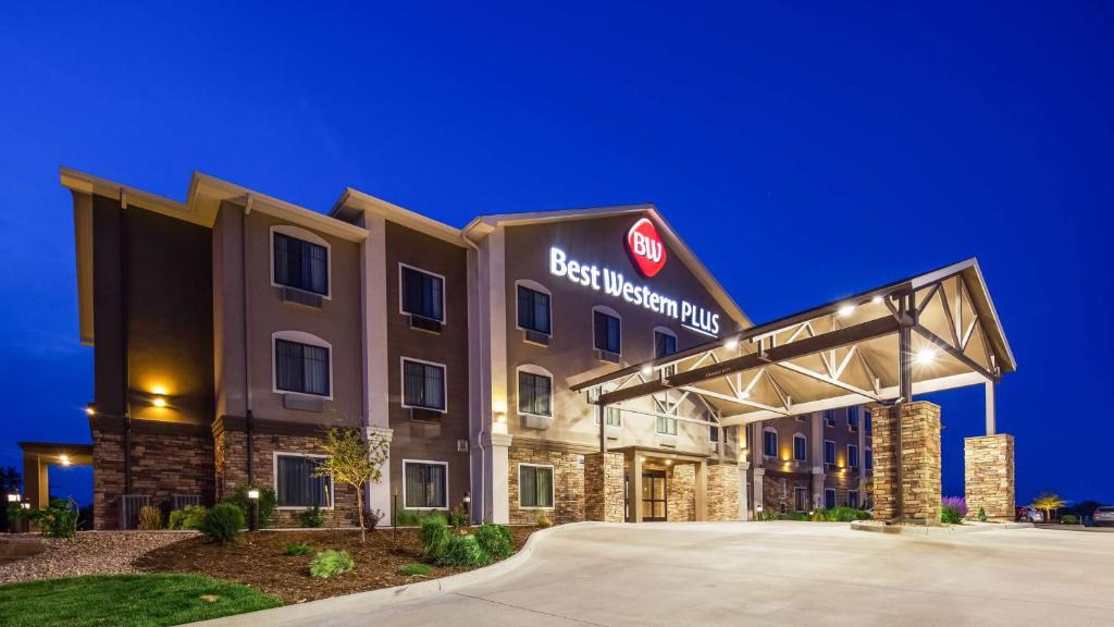 Fort Morgan Hotel | Best Western Plus Overland Inn