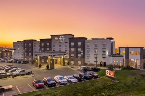 South Lethbridge Hotel | Best Western Plus Service Inn & Suites