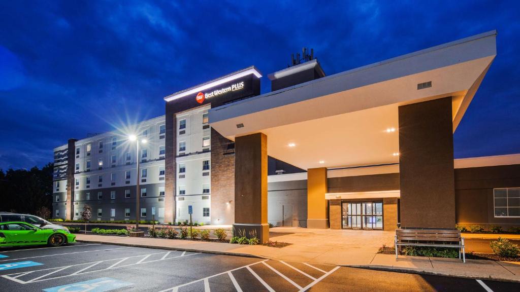 Avoca Hotel | Best Western Plus Wilkes Barre-Scranton Airport Hotel