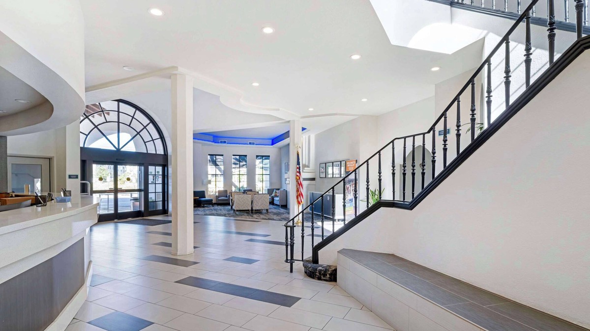 Simi Valley Hotel | Best Western Posada Royale Hotel & Suites