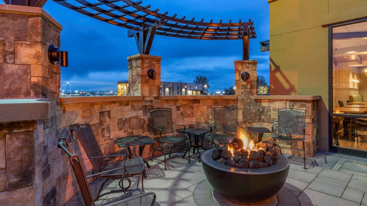 Pasco Hotel | Best Western Premier Pasco Inn & Suites