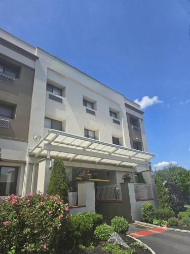Flower Hill Hotel | Best Western Roslyn-Long Island Hotel