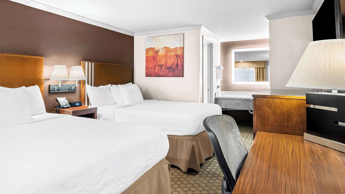 Lakeview Hotel | Best Western Skyline Motor Lodge