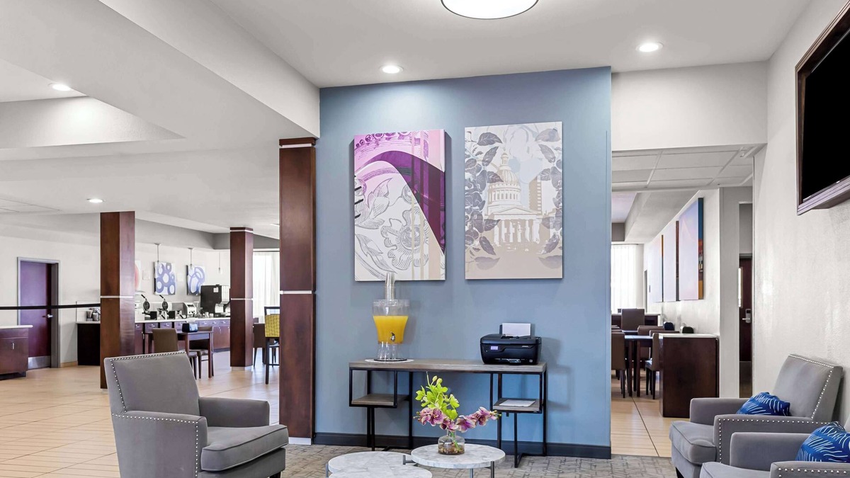 Hazelwood Hotel | Best Western St. Louis Airport North Hotel & Suites