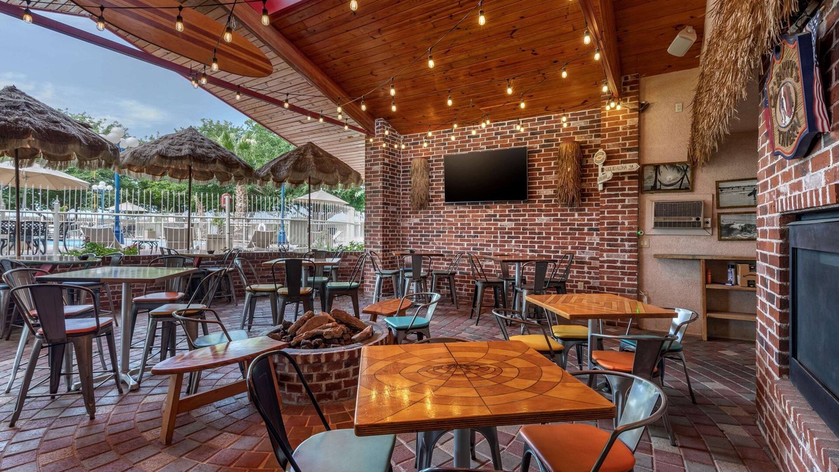 Pecos Hotel | Best Western Swiss Clock Inn