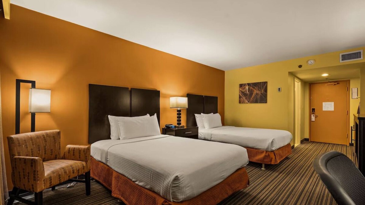 Western Honolulu Hotel | Best Western The Plaza | Standard Room 2 Double Beds | Free Breakfast & Shuttle