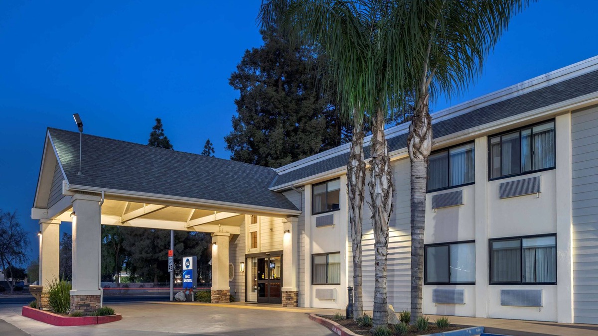 Tulare Hotel | Best Western Town & Country Lodge