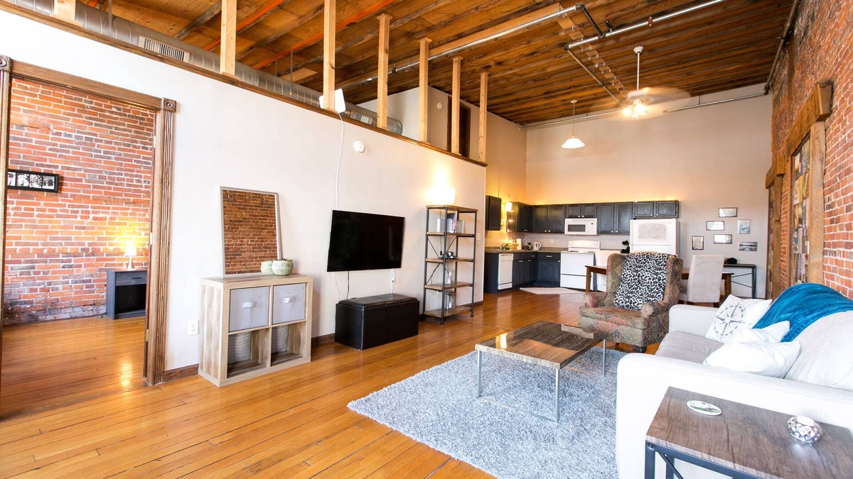 Stillwater Apartment | BestLocation|Romantic|ViewBridgeFromBed|Couples|Pets|Photo backdrop|Nightlife!
