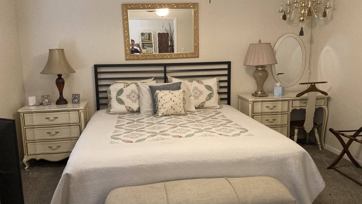 Tyler House | BestStays@Queen Bee Cozy for couples and small families
