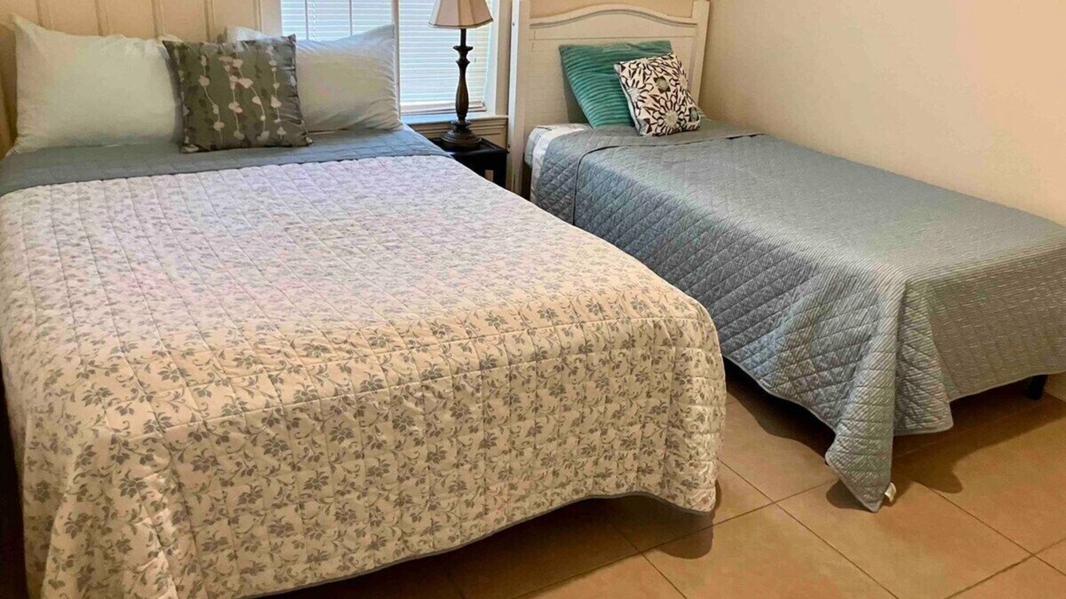 Tyler Apartment | BestStays@Turquoise Near Hospitals andTJC TV’s in all bedrooms