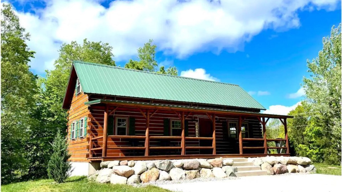 Thompsonville Cabin | Betsie River Log Cabin near Crystal Mountain!