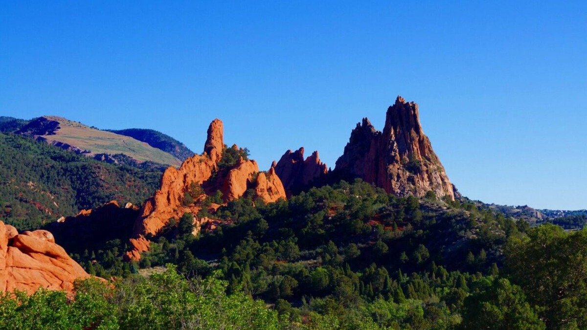 East Colorado Springs Apartment | Better Choice for your Vacation! On-site Pool, Full Kitchen, FREE Parking!