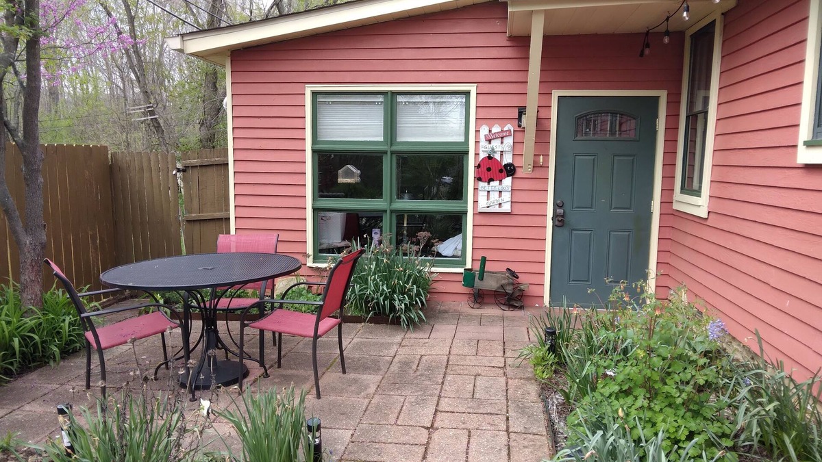 Nashville Cottage | Betty Lou's Garden Guest Suite